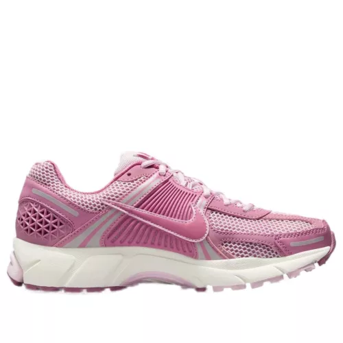 Nike Zoom Vomero 5 Elemental Pink dámske nízke bežecké tenisky ružové — produktová fotografia na bielom pozadí, bočný pohľad