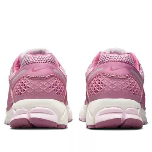 Nike Zoom Vomero 5 Elemental Pink dámske nízke bežecké tenisky ružové — produktová fotografia na bielom pozadí, bočný pohľad