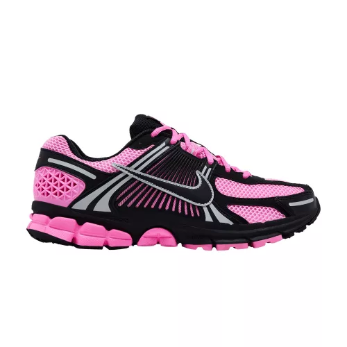 Nike Zoom Vomero 5 Pink Spell Black dámske nízke bežecké tenisky ružové-čierne — produktová fotografia na bielom pozadí, bočný pohľad