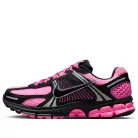 Nike Zoom Vomero 5 Pink Spell Black dámske nízke bežecké tenisky ružové-čierne — produktová fotografia na bielom pozadí, bočný pohľad