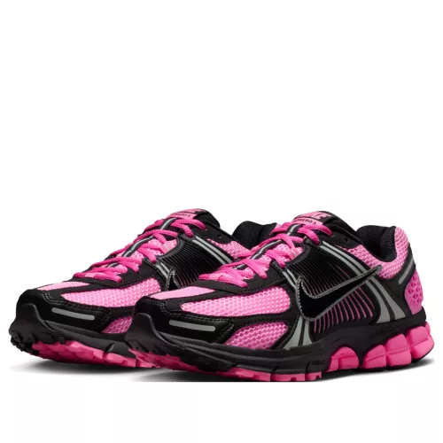 Nike Zoom Vomero 5 Pink Spell Black dámske nízke bežecké tenisky ružové-čierne — produktová fotografia na bielom pozadí, bočný pohľad