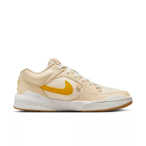 Jordan Stadium 90 Pale Vanilla Coconut Milk Tour Yellow Yellow Ochre dámske nízke streetové tenisky žlté — produktová fotografia na bielom pozadí, bočný pohľad