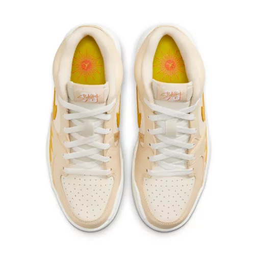 Jordan Stadium 90 Pale Vanilla Coconut Milk Tour Yellow Yellow Ochre dámske nízke streetové tenisky žlté — produktová fotografia na bielom pozadí, bočný pohľad