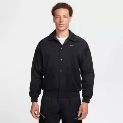 Nike Repel Woven Basketball Jacket Black/White pánska bunda čierna-biela — produktová fotografia na bielom pozadí, bočný pohľad