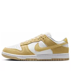 Nike Dunk Low Alabaster Corduroy dámske nízke streetové tenisky — produktová fotografia na bielom pozadí, bočný pohľad