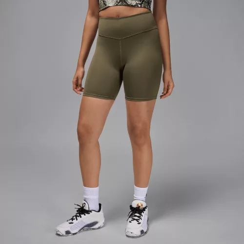 Jordan Sport High-Waisted 7" Bike Shorts Medium Olive/White dámske šortky olivové-biele — produktová fotografia na bielom pozadí, bočný pohľad