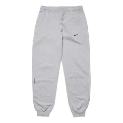 Nike x NOCTA Fleece CS Sweatpant Dark Grey Heather nohavice sivé — produktová fotografia na bielom pozadí, bočný pohľad