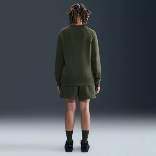 NOCTA Cardinal Fleece Shorts Cargo Khaki/Team Red šortky khaki-červené — produktová fotografia na bielom pozadí, bočný pohľad