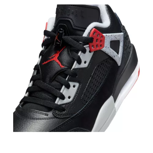 Jordan Spizike Low Black Cement nízke streetové tenisky čierne — produktová fotografia na bielom pozadí, bočný pohľad