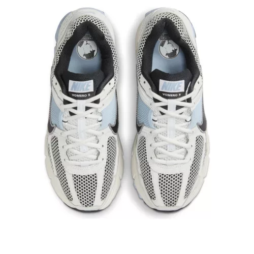 Air Zoom Vomero 5 'Light Armory Blue' dámske nízke bežecké tenisky modré — produktová fotografia na bielom pozadí, bočný pohľad