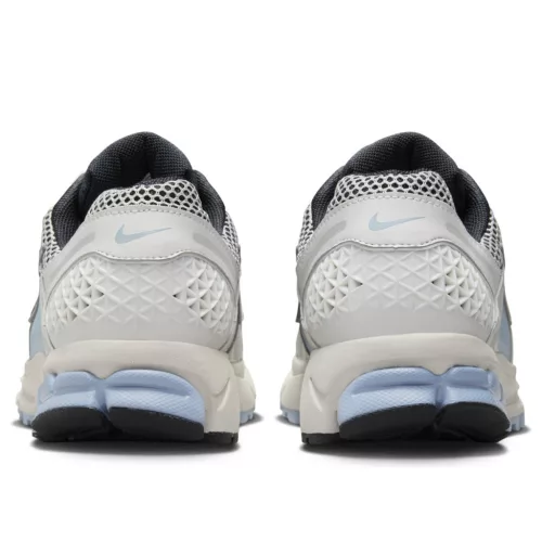 Air Zoom Vomero 5 'Light Armory Blue' dámske nízke bežecké tenisky modré — produktová fotografia na bielom pozadí, bočný pohľad