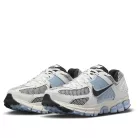 Air Zoom Vomero 5 'Light Armory Blue' dámske nízke bežecké tenisky modré — produktová fotografia na bielom pozadí, bočný pohľad