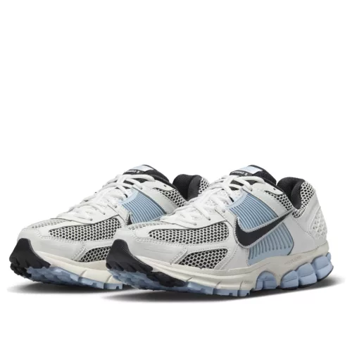 Air Zoom Vomero 5 'Light Armory Blue' dámske nízke bežecké tenisky modré — produktová fotografia na bielom pozadí, bočný pohľad
