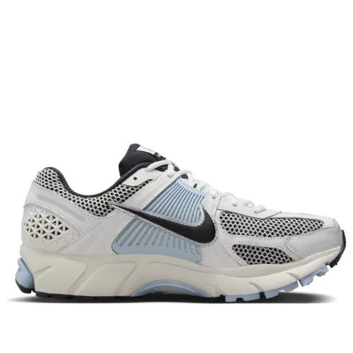 Air Zoom Vomero 5 'Light Armory Blue' dámske nízke bežecké tenisky modré — produktová fotografia na bielom pozadí, bočný pohľad