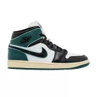 Jordan 1 Mid SE Oxidized Green dámske polovysoké streetové tenisky zelené — produktová fotografia na bielom pozadí, bočný pohľad