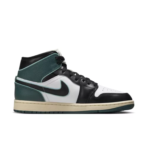 Jordan 1 Mid SE Oxidized Green dámske polovysoké streetové tenisky zelené — produktová fotografia na bielom pozadí, bočný pohľad