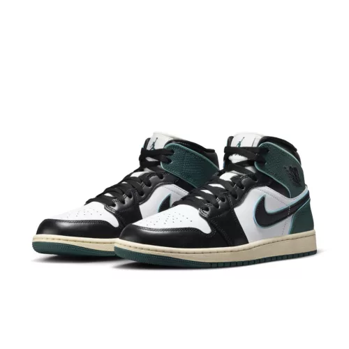 Jordan 1 Mid SE Oxidized Green dámske polovysoké streetové tenisky zelené — produktová fotografia na bielom pozadí, bočný pohľad