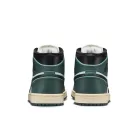 Jordan 1 Mid SE Oxidized Green dámske polovysoké streetové tenisky zelené — produktová fotografia na bielom pozadí, bočný pohľad