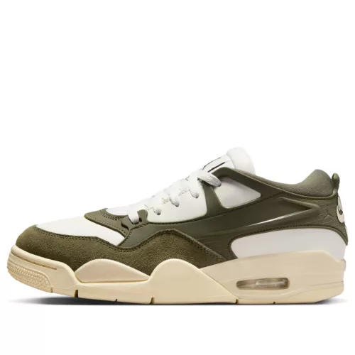 Air Jordan 4 RM 'Medium Olive' dámske nízke streetové tenisky olivové — produktová fotografia na bielom pozadí, bočný pohľad