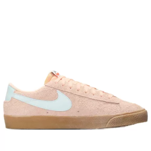 Nike Blazer Low 77 Vintage Crimson Tint Glacier Blue dámske nízke streetové tenisky červené-modré — produktová fotografia na bielom pozadí, bočný pohľad