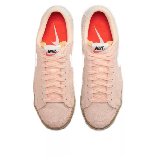 Nike Blazer Low 77 Vintage Crimson Tint Glacier Blue dámske nízke streetové tenisky červené-modré — produktová fotografia na bielom pozadí, bočný pohľad