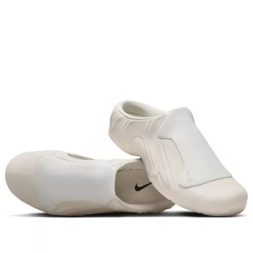 Nike Clogposite Light Orewood Brown nízke streetové tenisky hnedé — produktová fotografia na bielom pozadí, bočný pohľad