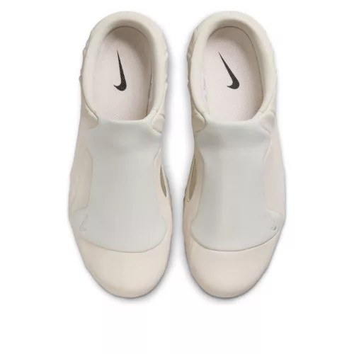 Nike Clogposite Light Orewood Brown nízke streetové tenisky hnedé — produktová fotografia na bielom pozadí, bočný pohľad