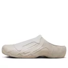 Nike Clogposite Light Orewood Brown nízke streetové tenisky hnedé — produktová fotografia na bielom pozadí, bočný pohľad