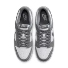 Nike Dunk Low Smoke Grey Gum 3M Swoosh nízke streetové tenisky sivé — produktová fotografia na bielom pozadí, bočný pohľad