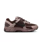 Nike Zoom Vomero 5 Plum Eclipse dámske nízke bežecké tenisky — produktová fotografia na bielom pozadí, bočný pohľad