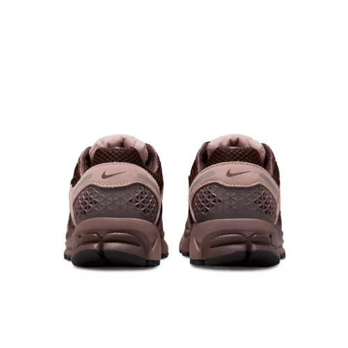 Nike Zoom Vomero 5 Plum Eclipse dámske nízke bežecké tenisky — produktová fotografia na bielom pozadí, bočný pohľad