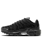 Nike Air Max Plus Black Anthracite Sail dámske nízke streetové tenisky čierne-tmavosivé — produktová fotografia na bielom pozadí, bočný pohľad