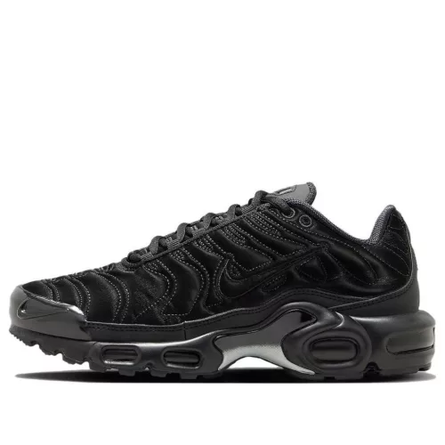 Nike Air Max Plus Black Anthracite Sail dámske nízke streetové tenisky čierne-tmavosivé — produktová fotografia na bielom pozadí, bočný pohľad