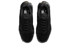 Nike Air Max Plus Black Anthracite Sail dámske nízke streetové tenisky čierne-tmavosivé — produktová fotografia na bielom pozadí, bočný pohľad