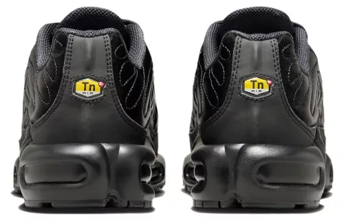 Nike Air Max Plus Black Anthracite Sail dámske nízke streetové tenisky čierne-tmavosivé — produktová fotografia na bielom pozadí, bočný pohľad