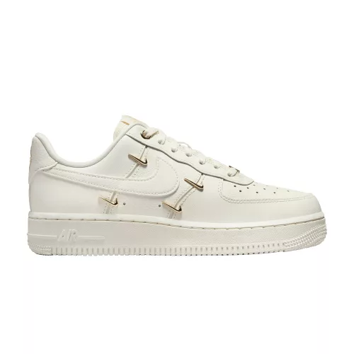Nike Air Force 1 '07 LX CN Sail Gold Mini Swooshes dámske nízke streetové tenisky biele-zlaté — produktová fotografia na bielom pozadí, bočný pohľad