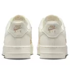 Nike Air Force 1 '07 LX CN Sail Gold Mini Swooshes dámske nízke streetové tenisky biele-zlaté — produktová fotografia na bielom pozadí, bočný pohľad