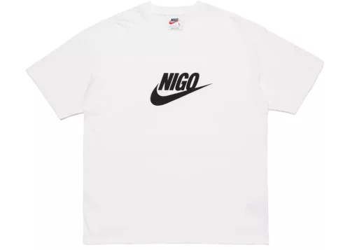 Nike x Nigo T-shirt White tričko biele — produktová fotografia na bielom pozadí, bočný pohľad