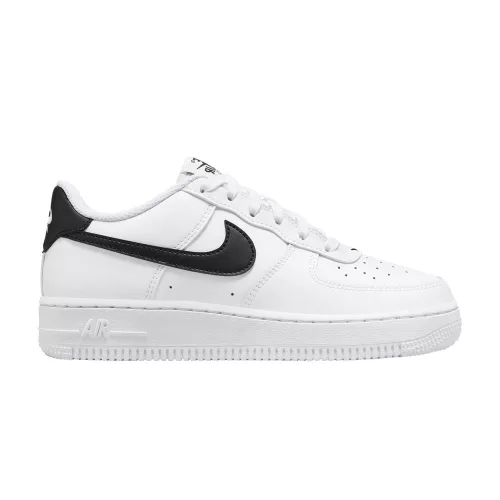 Nike Air Force 1 Low White Black (2024) detské nízke streetové tenisky biele-čierne — produktová fotografia na bielom pozadí, bočný pohľad