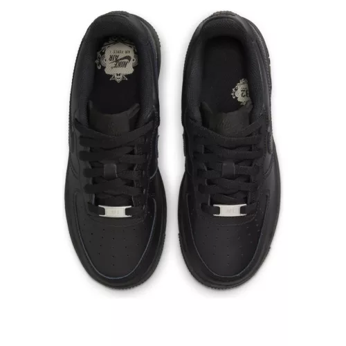 Nike Air Force 1 Low LE Black detské nízke streetové tenisky čierne — produktová fotografia na bielom pozadí, bočný pohľad