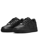 Nike Air Force 1 Low LE Black detské nízke streetové tenisky čierne — produktová fotografia na bielom pozadí, bočný pohľad