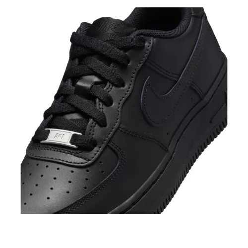 Nike Air Force 1 Low LE Black detské nízke streetové tenisky čierne — produktová fotografia na bielom pozadí, bočný pohľad