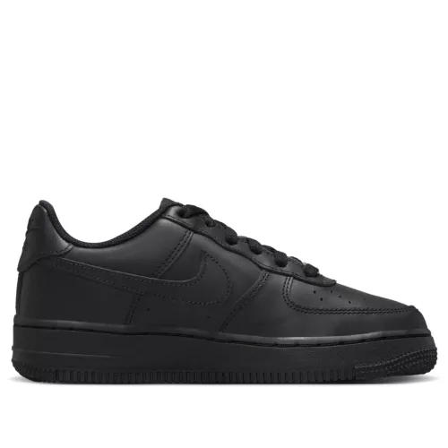 Nike Air Force 1 Low LE Black detské nízke streetové tenisky čierne — produktová fotografia na bielom pozadí, bočný pohľad