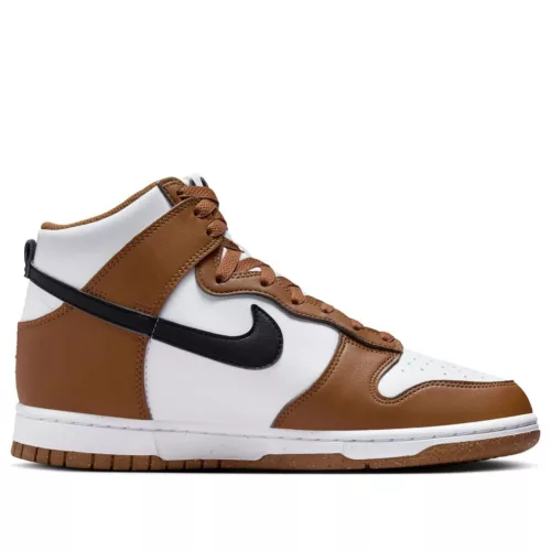 Nike Dunk High Next Nature Light British Tan dámske vysoké streetové tenisky béžové — produktová fotografia na bielom pozadí, bočný pohľad