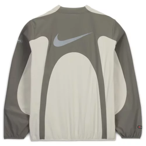Nike x Corteiz Mid Layer Pullover Flat Pewter Grey mikina sivá — produktová fotografia na bielom pozadí, bočný pohľad