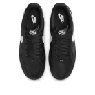 Nike Air Force 1 Low '07 Black White nízke streetové tenisky čierne-biele — produktová fotografia na bielom pozadí, bočný pohľad