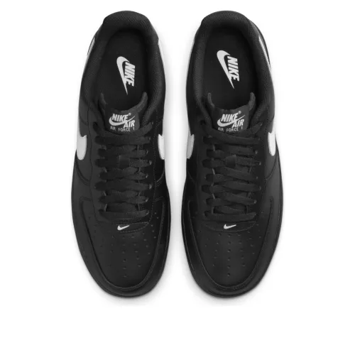 Nike Air Force 1 Low '07 Black White nízke streetové tenisky čierne-biele — produktová fotografia na bielom pozadí, bočný pohľad