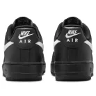 Nike Air Force 1 Low '07 Black White nízke streetové tenisky čierne-biele — produktová fotografia na bielom pozadí, bočný pohľad