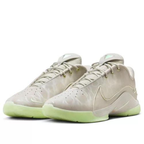 Nike LeBron 22 Dunkman (Translucent Outsole) nízke basketbalové tenisky — produktová fotografia na bielom pozadí, bočný pohľad