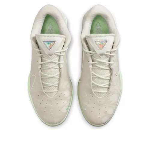 Nike LeBron 22 Dunkman (Translucent Outsole) nízke basketbalové tenisky — produktová fotografia na bielom pozadí, bočný pohľad